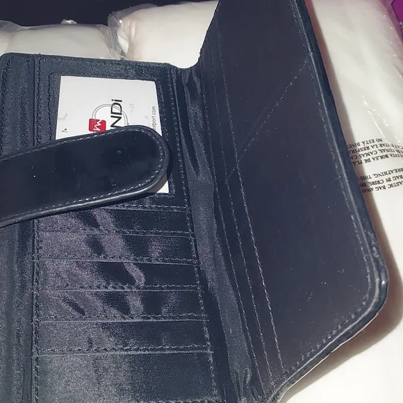 Women’s Mundi Wallet - Picture 4 of 5